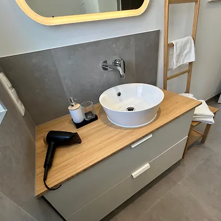 Neues Trendy Dachgeschossloft شقة